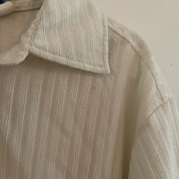 Cute shirt from UO. - Picture 2 of 2